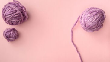 Avental em crochê para artesanato que une charme e funcionalidade