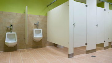 O que fazer para usar um banheiro público de forma segura segundo especialistas