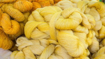 A manta artesanal que virou tendência nas decorações aconchegantes