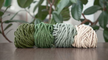 Centro de mesa em crochê com hexágonos, um modelo moderno e fácil