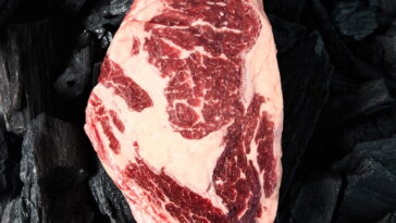 Você nunca mais vai fazer churrasco do mesmo jeito depois de descobrir esse truque com cerveja