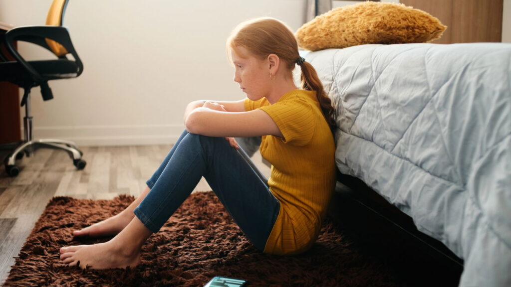 O motivo que faz os jovens estarem mais infelizes do que nunca segundo especialistas