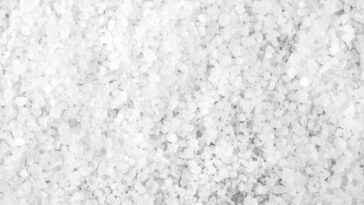 O que acontece quando você mistura sal grosso e vinagre no forno