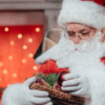 Esse chaveiro de crochê vai ser o sucesso das lembrancinhas de Natal