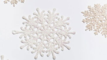 Esse varal de crochê deixou a decoração de Natal ainda mais mágica