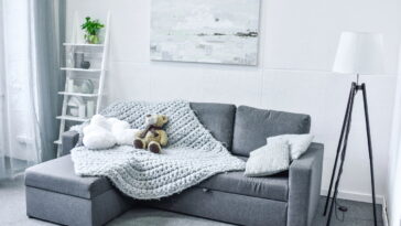 Manta de crochê com franjas é a mais estilosa da decoração artesanal