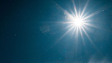 Transforme qualquer espaço com essa almofada de crochê em formato de sol