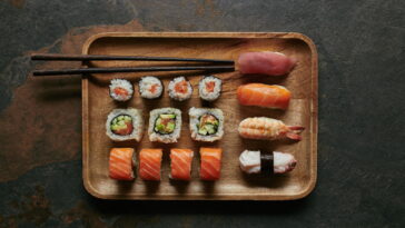 Como fazer chaveiro de sushi em crochê divertido e artesanal