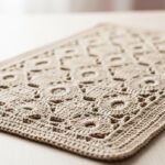 Crocheteiras revelam como fazer tapete retangular de crochê que valoriza qualquer ambiente