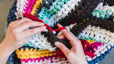 Organize e transforme seu banheiro com esse kit artesanal de crochê