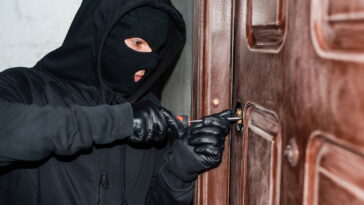 O que muitos brasileiros fazem à noite pode facilitar invasões