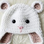 Transforme simples pontos na touca mais charmosa do crochê infantil