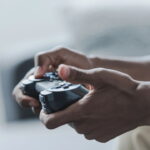 Esse chaveiro de controle de videogame em crochê vai encantar qualquer gamer