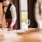 O gesto mais simples que revela caráter e empatia em segundos