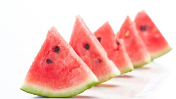 Essa bolsa de melancia em crochê está encantando apaixonadas por moda