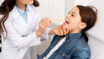 O que a língua branca pode indicar no seu corpo vai te surpreender