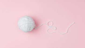 Passo a passo completo de almofada de margaridas em crochê com dicas e acabamentos