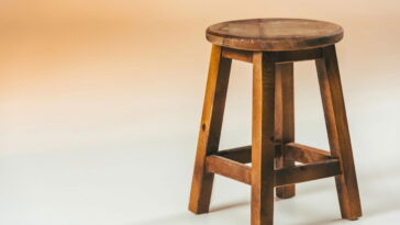 Veja como fazer capa para banco de madeira com crochê e deixar sua varanda ainda mais charmosa