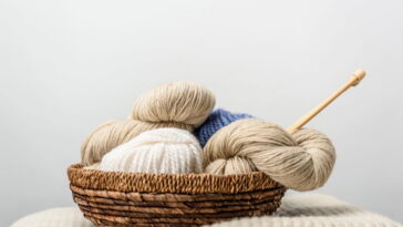 Esse puxa-sacos vazado está organizando e encantando cozinhas