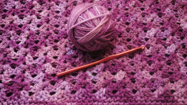 Esse sousplat florido virou o favorito de quem ama mesa posta com afeto