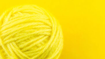 Transforme qualquer espaço com essa almofada de crochê em formato de sol