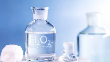 Mistura de água oxigenada com sal virou segredo da faxina natural