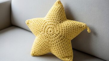 Almofada de estrela em crochê, a peça artesanal que une conforto e estilo