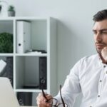 Se você fala demais em momentos assim, pode estar se prejudicando de acordo com especialistas