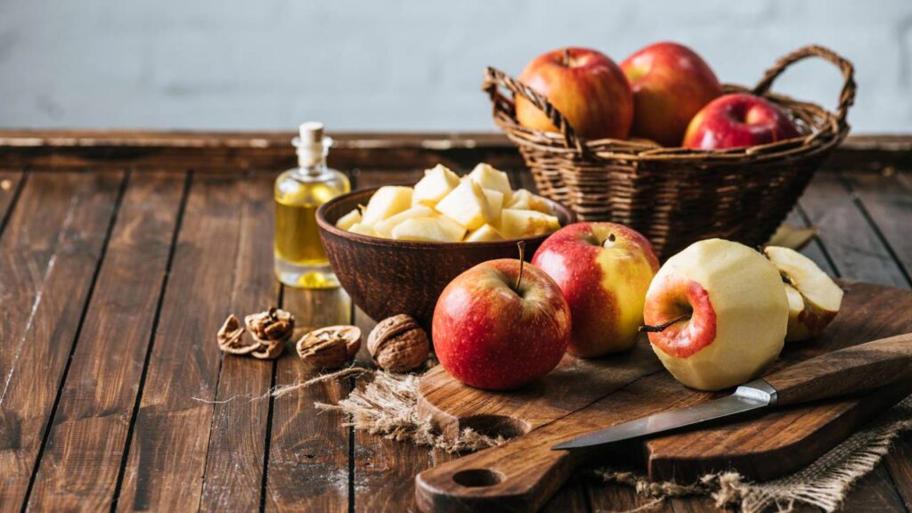 Esse truque com maçã está salvando cozinhas com cheiro forte