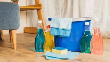 Como limpar os azulejos do banheiro e eliminar o mofo com um truque caseiro