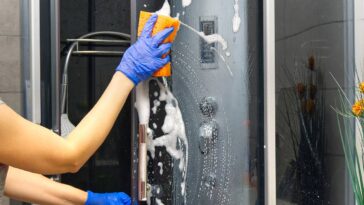 Ajuda a evitar manchas esbranquiçadas após o banho - Créditos: depositphotos.com / FotoPrivet