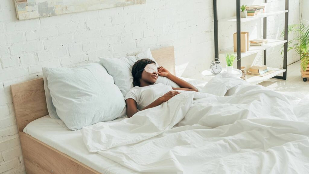 Adeus as cabeceiras, a tendência mais criativa de 2025 que reinventa cômodos