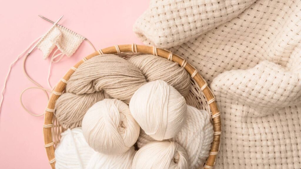 Kimono de crochê que valoriza qualquer look com leveza e sofisticação