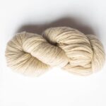 A peça feita em crochê que está conquistando quem ama verão com estilo