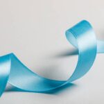 Por que amarrar uma fita azul na cabeceira da cama, segundo o Feng Shui
