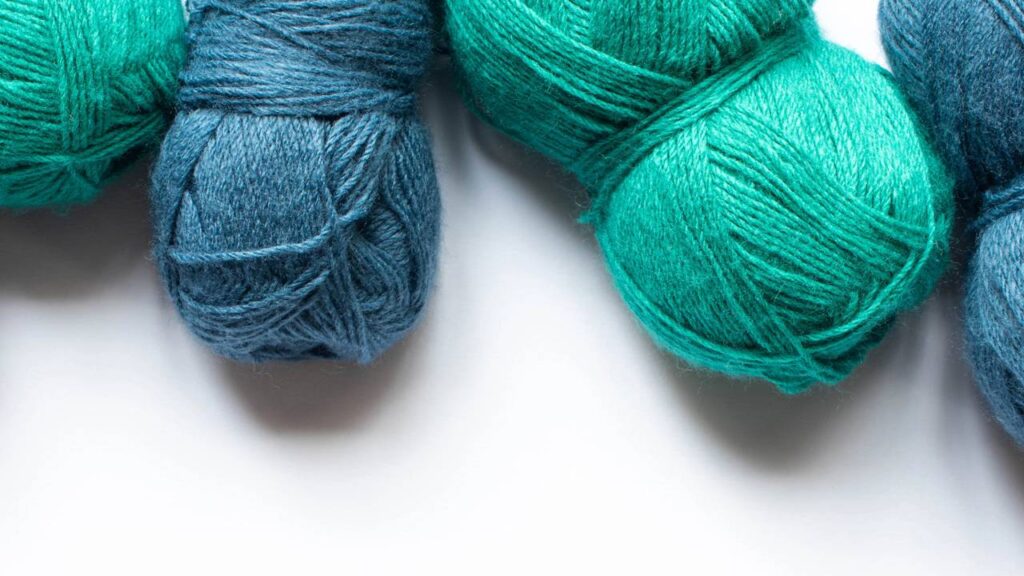 Toalhinha de crochê para lembrancinhas de batizado delicada e encantadora