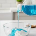 A mistura de bicarbonato de sódio e detergente é um dos truques domésticos mais versáteis e econômicos.