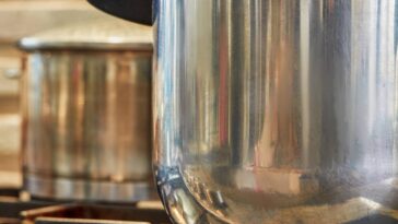 Fervi limão com canela e o cheiro que ficou na casa foi inacreditável