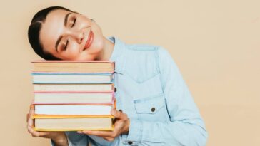 Capa para livro em crochê protege e embeleza sua leitura