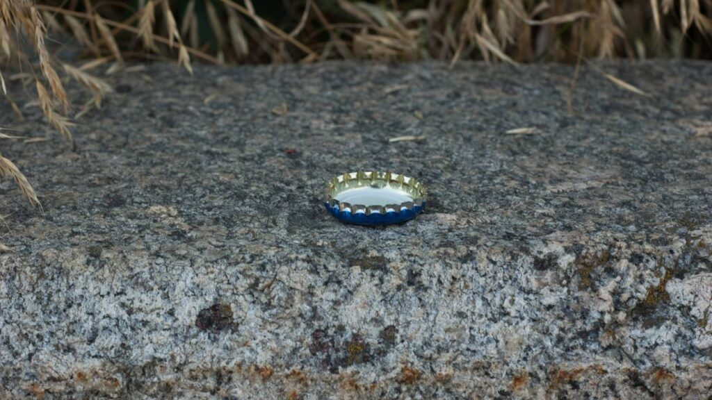 Coloquei tampinhas nos meus vasos de planta e nunca tive pragas no jardim