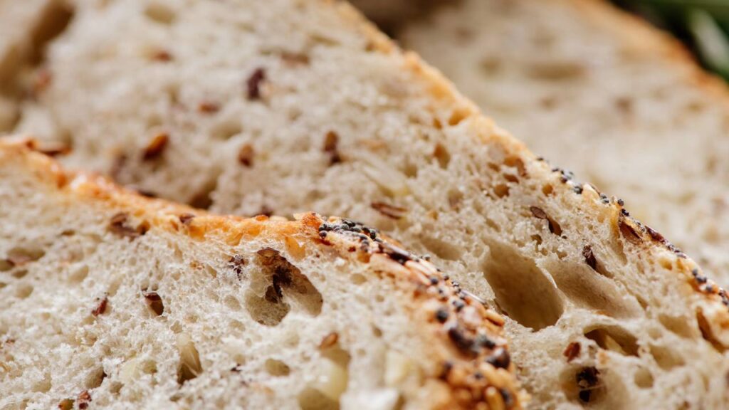 Transformei pão velho em delícia crocante com esse truque poderoso