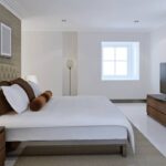 Adeus à cama comum, a nova tendência de 2025 mostra modernidade e automação