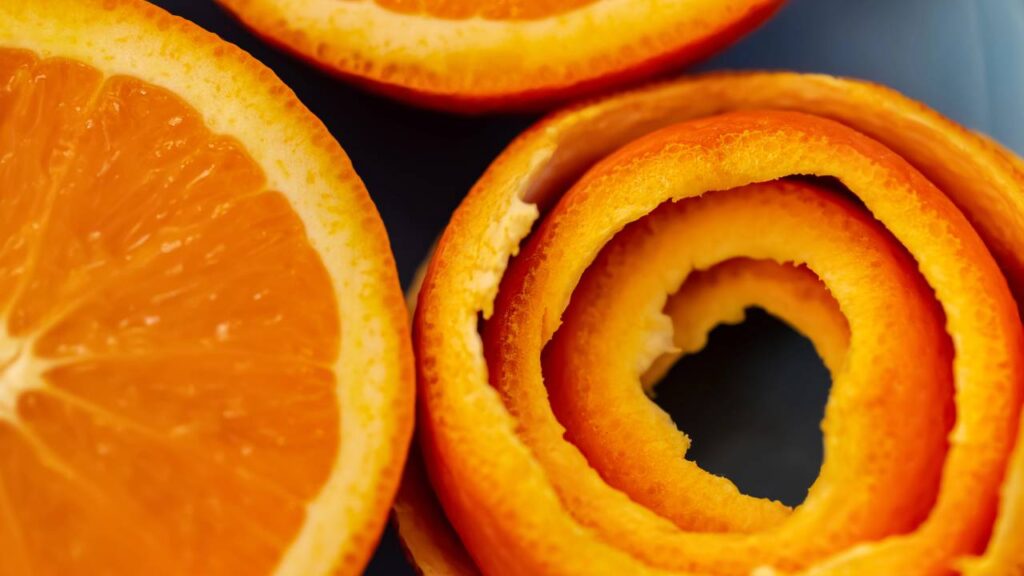 3 motivos para usar casca de laranja na geladeira hoje mesmo