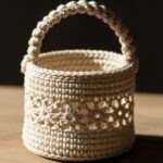 Mini cestinha de crochê com sobras de barbante para organizar e decorar