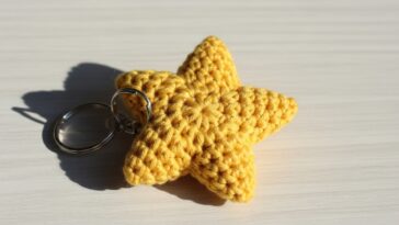 Esse chaveirinho de crochê está encantando quem ama artesanato