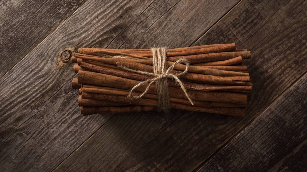 Fervi limão com canela e o cheiro que ficou na casa foi inacreditável