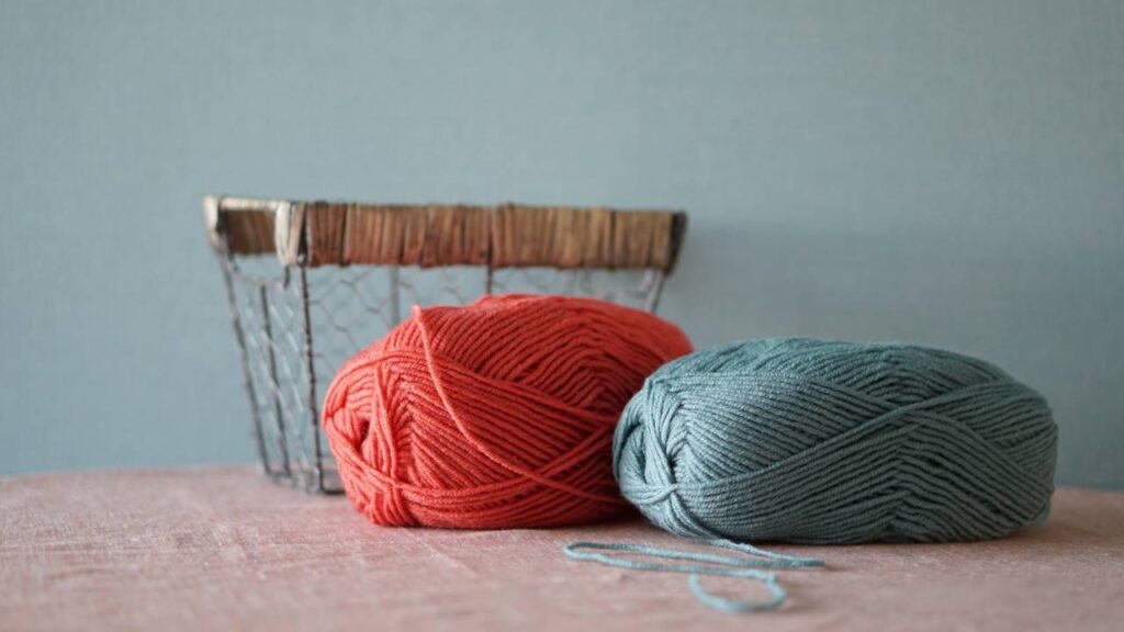 Sousplat de crochê vinho para mesa posta com arremate profissional