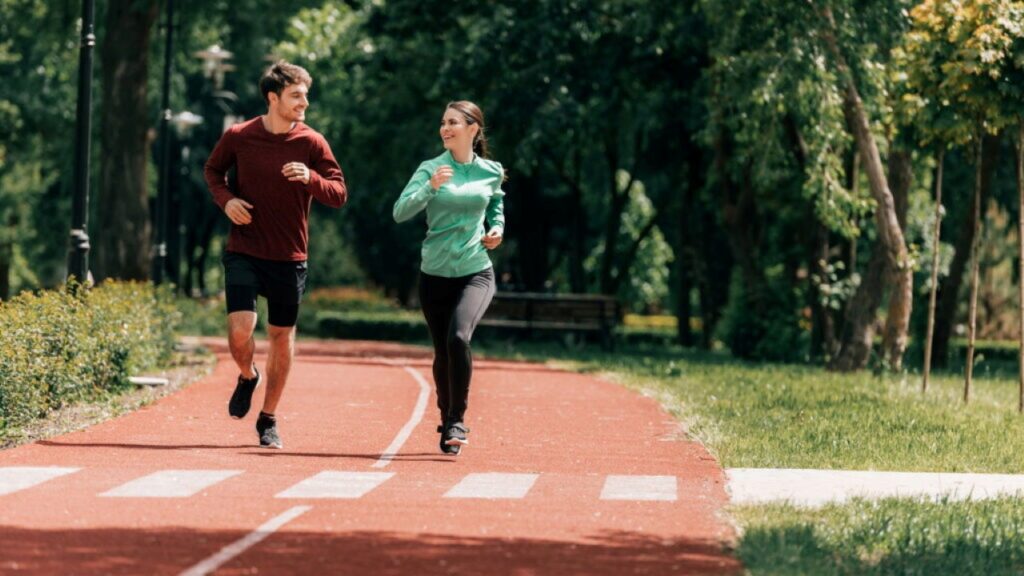 Corrida curta queima calorias rápido, mas respeite seus limites — Créditos: depositphotos.com / VitalikRadko