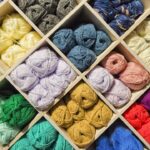 O truque mais poderoso para fazer cores conversarem no seu crochê