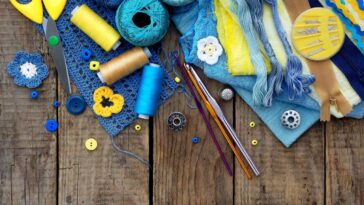 Colar de crochê com miçangas é o novo detalhe de moda artesanal do momento